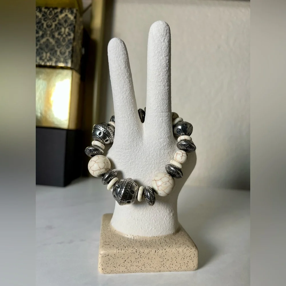 NEW Chic Silver and Cream Beaded Bracelet